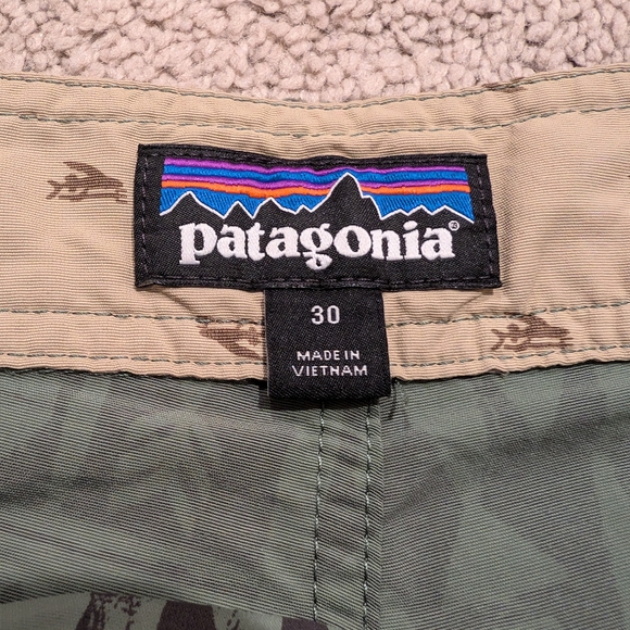Patagonia Green and Black Board Shorts Quick-Dry Swimwear - Picture 3 of 5
